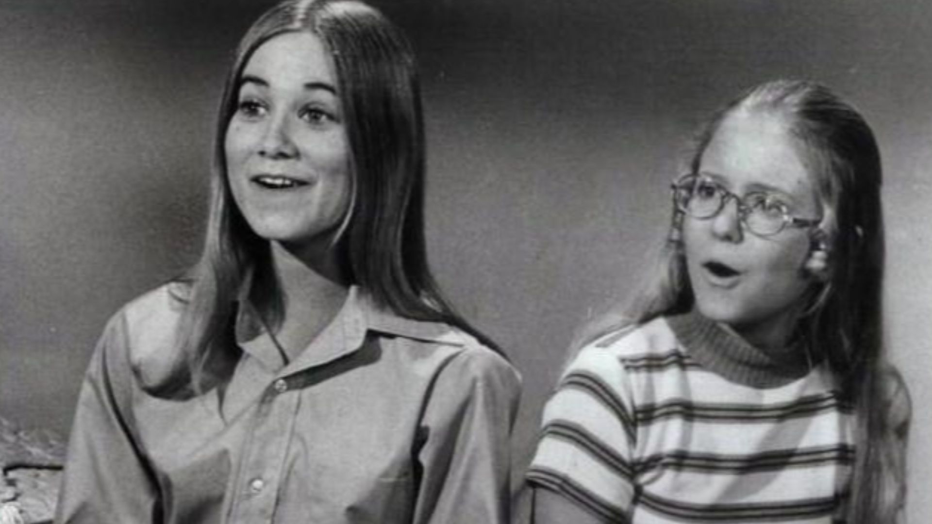 Photo of Maureen McCormick (left) (Marcia) and Eve Plumb (Jan) from the television program The Brady Bunch.
