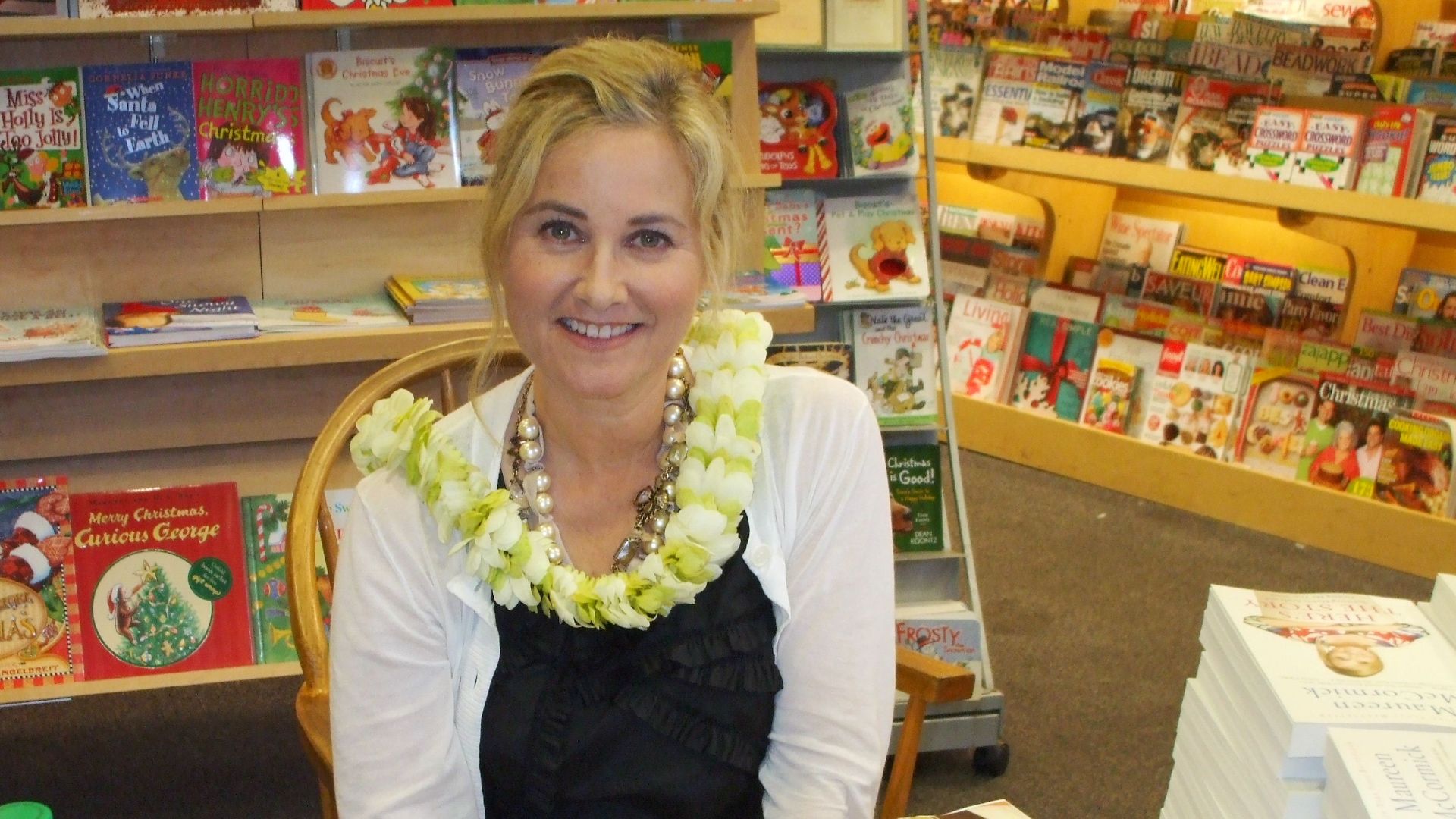 Maureen McCormick at Borders Express Queen Kaahumanu Center signing her book Here's the Story: Surviving Marcia Brady and Finding My True Voice, December 6, 2009