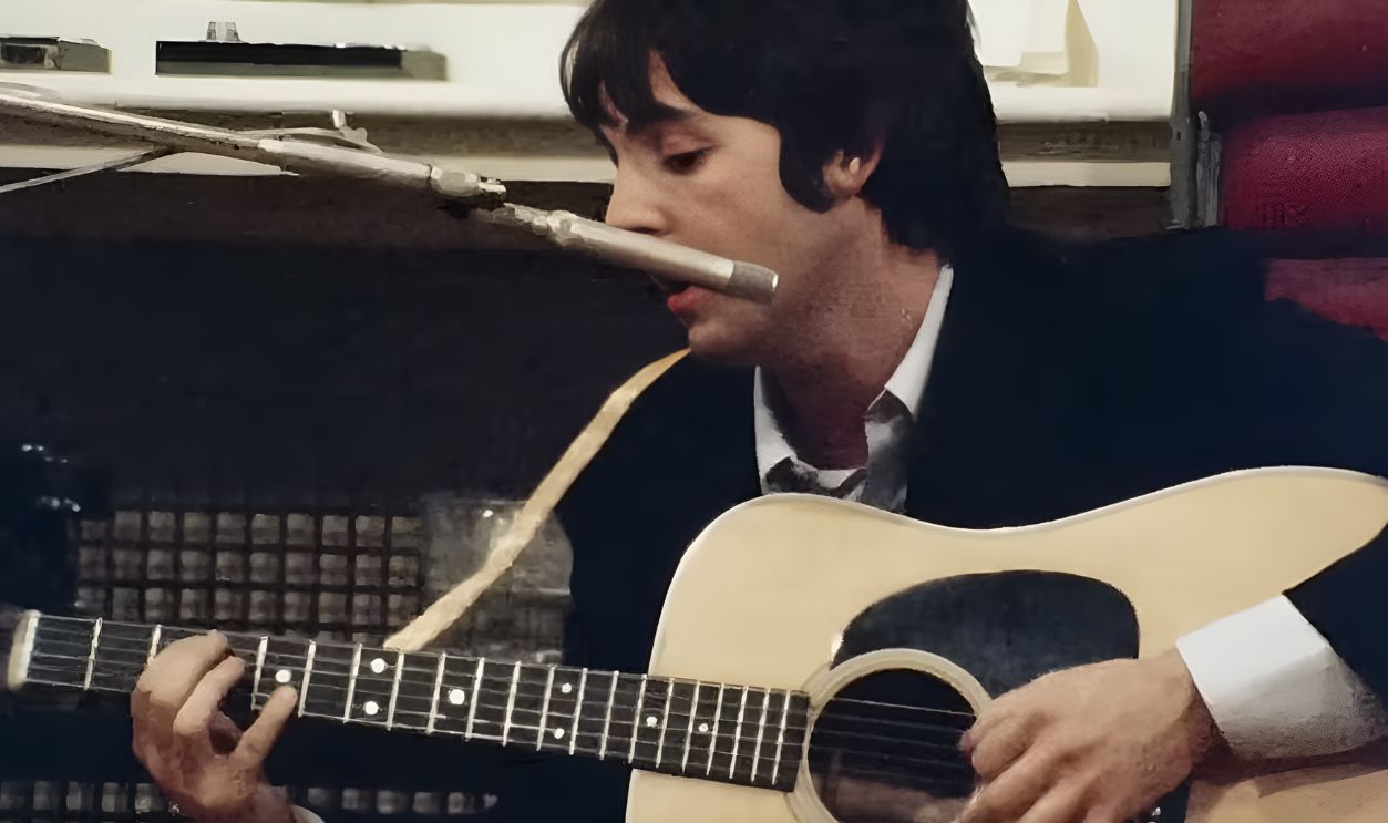  Screenshot from Blackbird (1968)