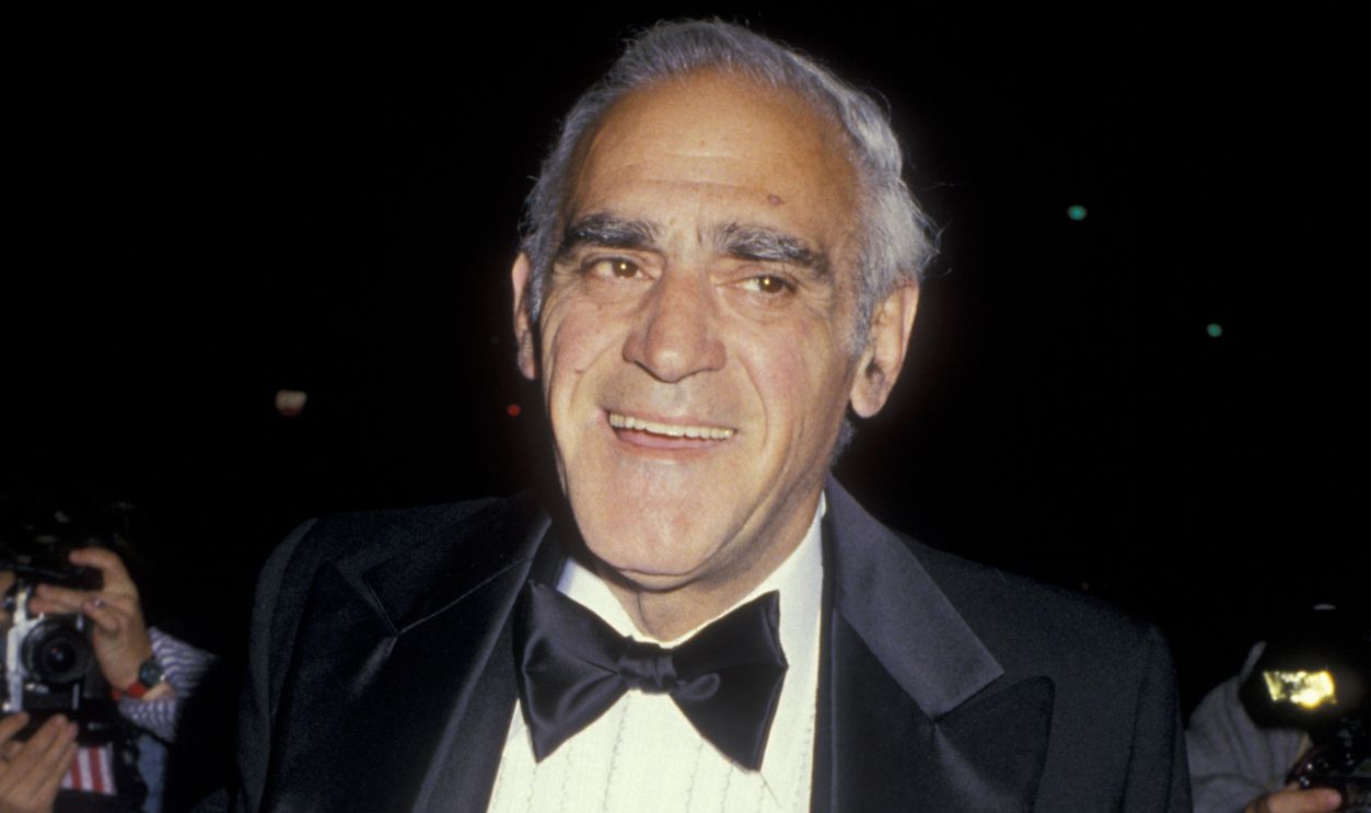 Getty Images - 156176730 - Actor Abe Vigoda attends the taping of 'Variety Club International All Star Party Honoring Joan Rivers' on November 22, 1987 at NBC TV Studios in Burbank, California.