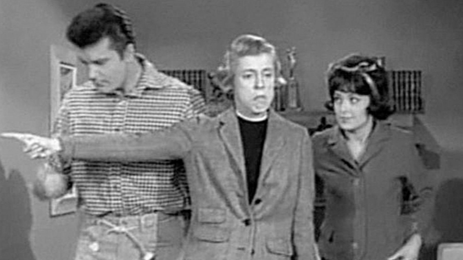 Cropped screenshot of Max Baer Jr., Nancy Kulp and Sharon Tate (in a dark wig) from the television series The Beverly Hillbillies