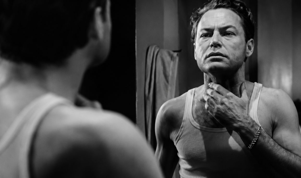 Screenshot from Fear in the Night (1947)