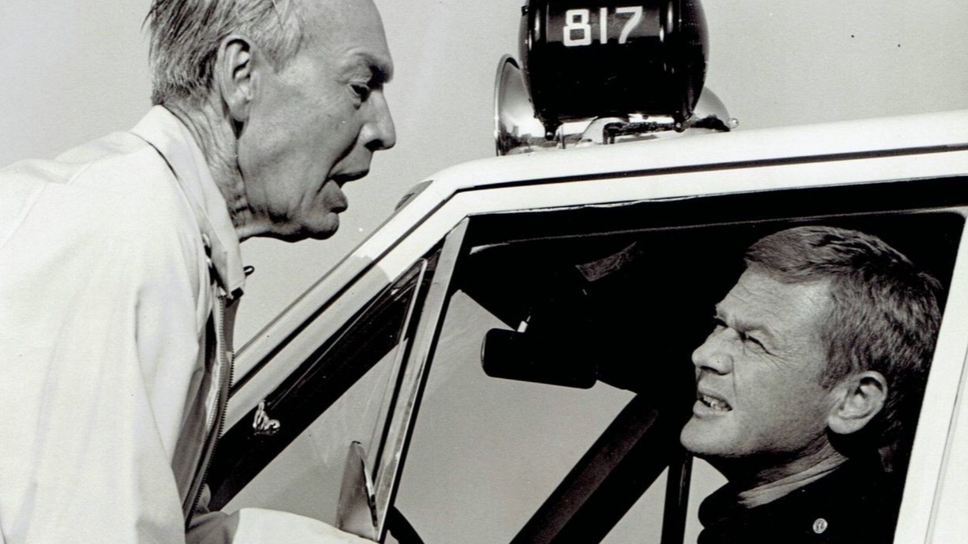 Byron Foulger & Martin Milner in the TV series Adam-12, episode Log 161: Au You Want Me to Get Married? - publicity still