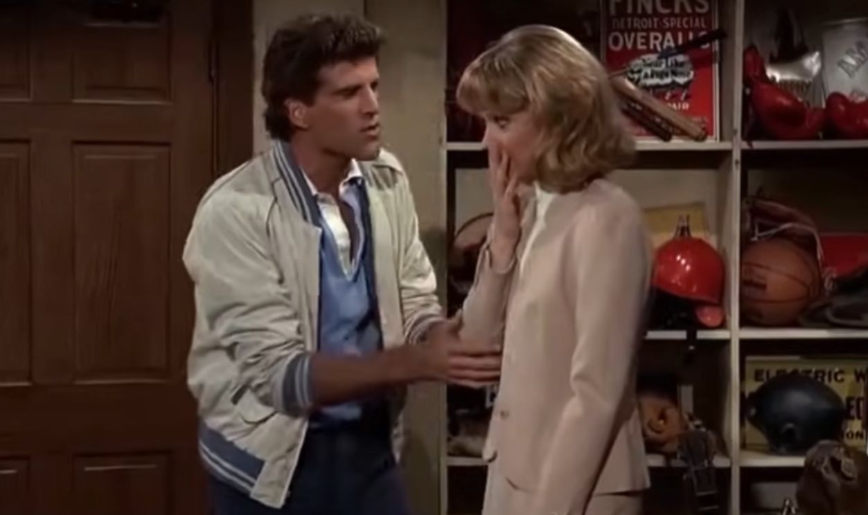 Screenshot from Cheers (1982–1993) 
