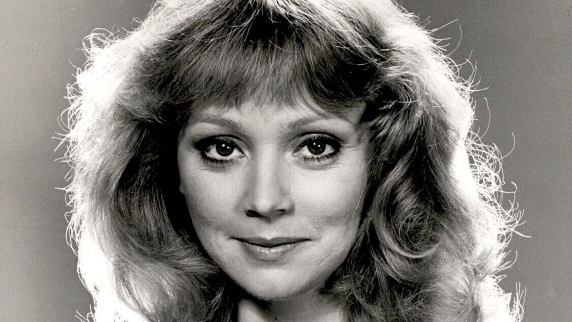 LEARNING SOMETHING NEW -- Shelley Long plays a well-bred, sheltered teaching assistant eager to expand her horizons as a cocktail waitress in