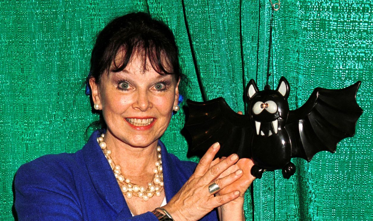 Gettyimages - 1305030, Actress Yvonne Craig who played Batgirl in the