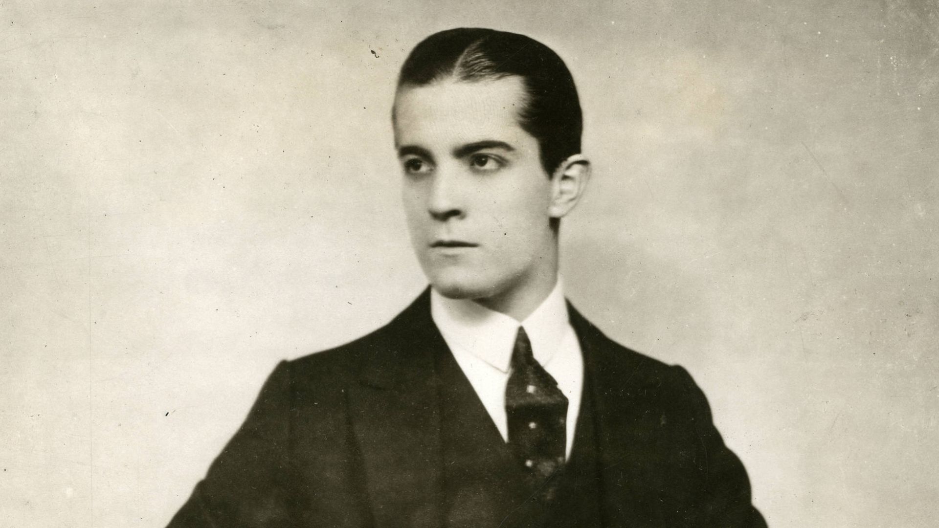 Ramon Novarro, silent film actor
Subjects: actors