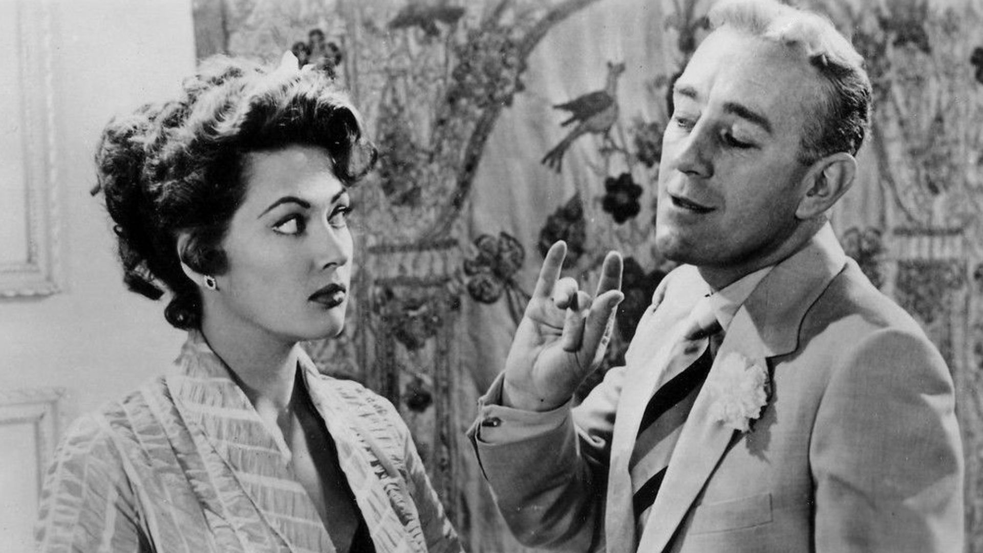 Photograph of actress Yvonne De Carlo and actor Alec Guinness in the comedy The Captain's Paradise (1953).