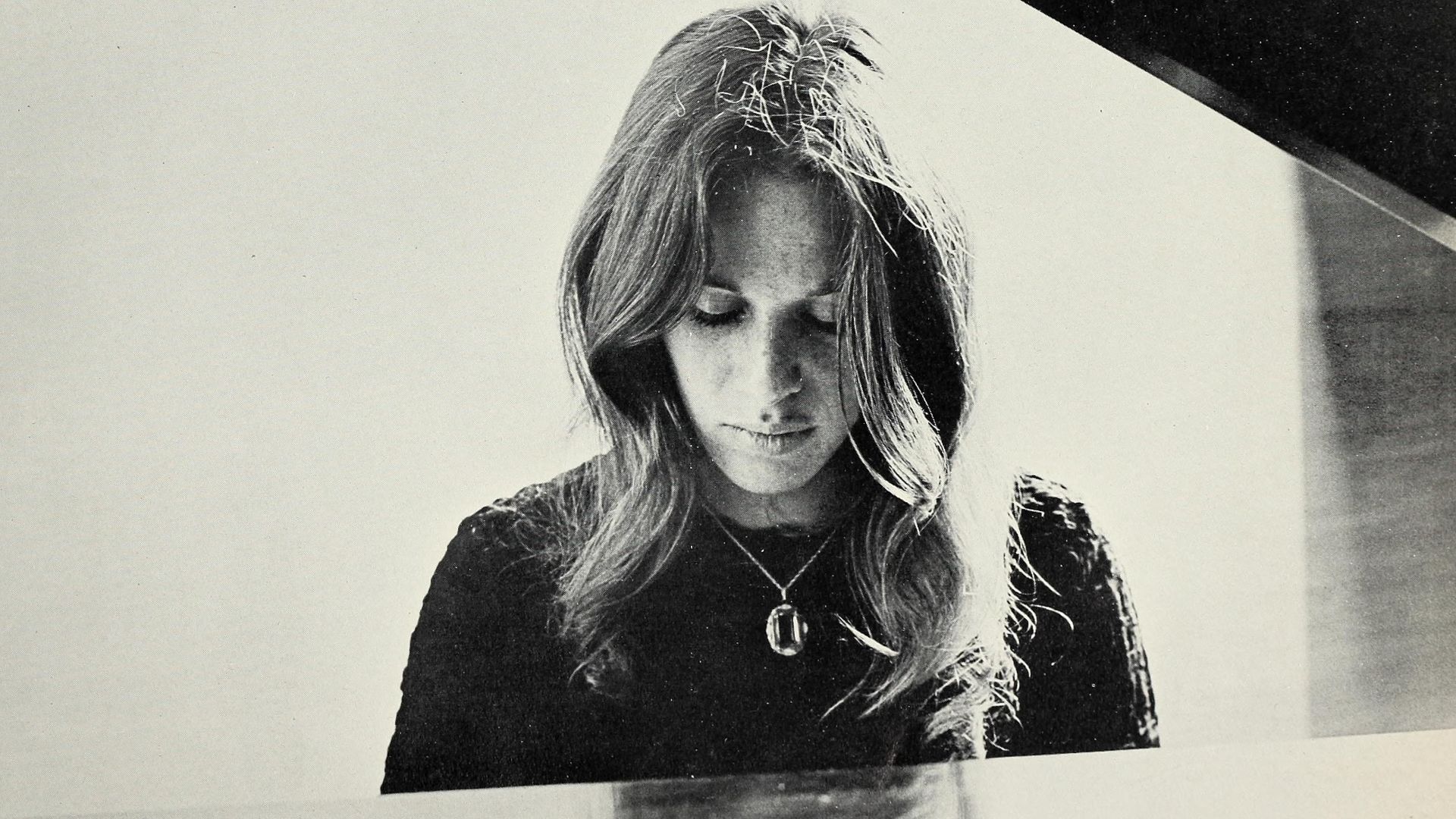Carole King featured on the cover of Cash Box magazine, 15 May 1971.