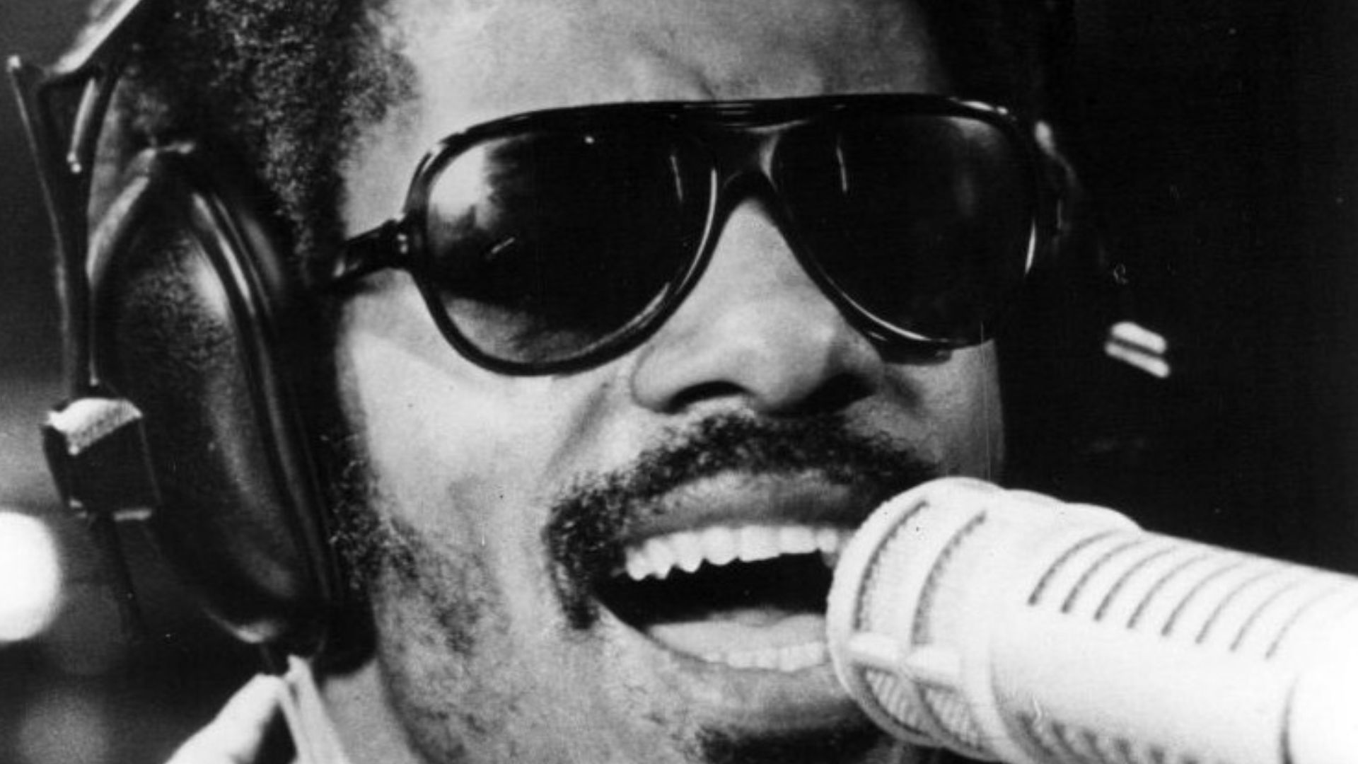 Photo of Stevie Wonder.