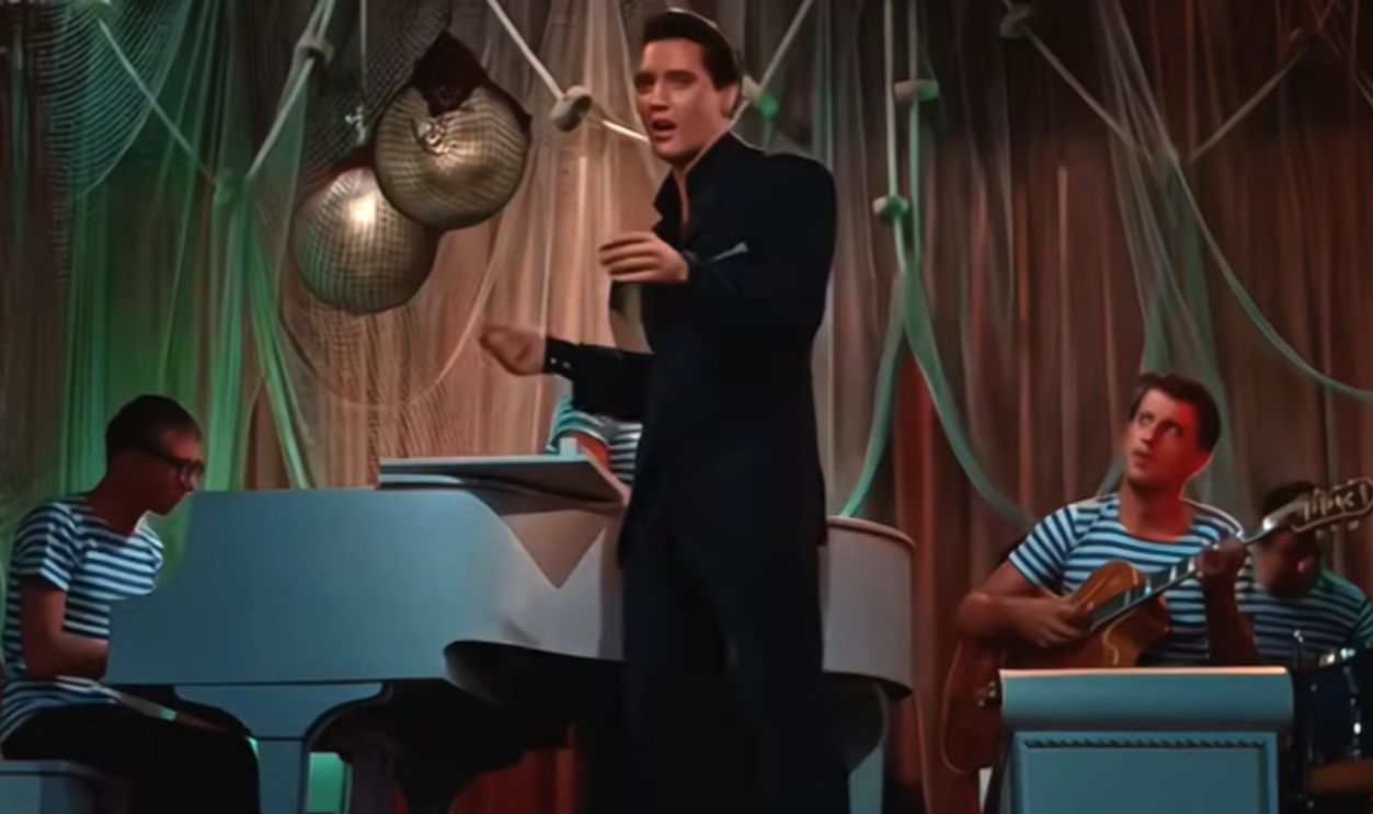  Screenshot from Girls! Girls! Girls! (1962)