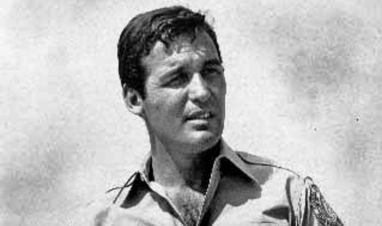 Publicity photo of American actor Brian Kelly promoting the television series Flipper.