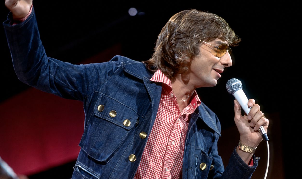 UNSPECIFIED - JANUARY 01: Photo of Barry Manilow
