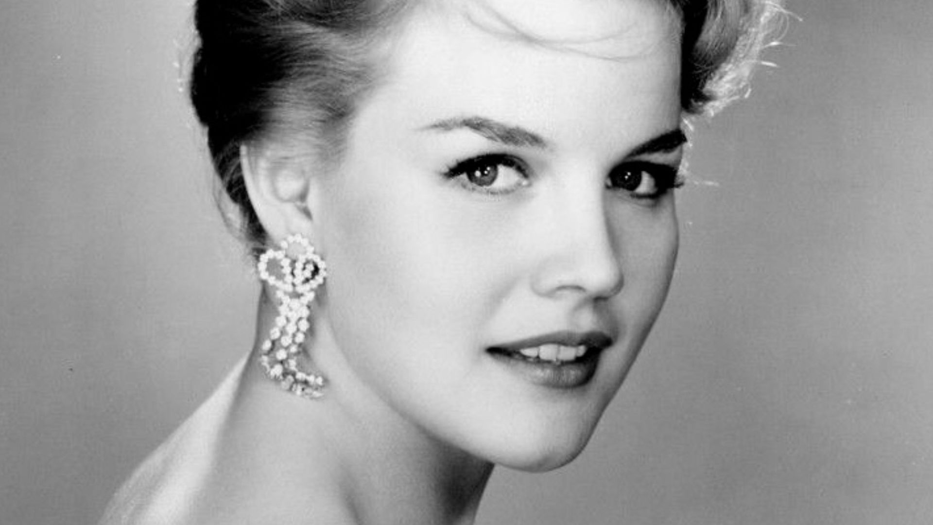Original studio publicity photo of Carroll Baker