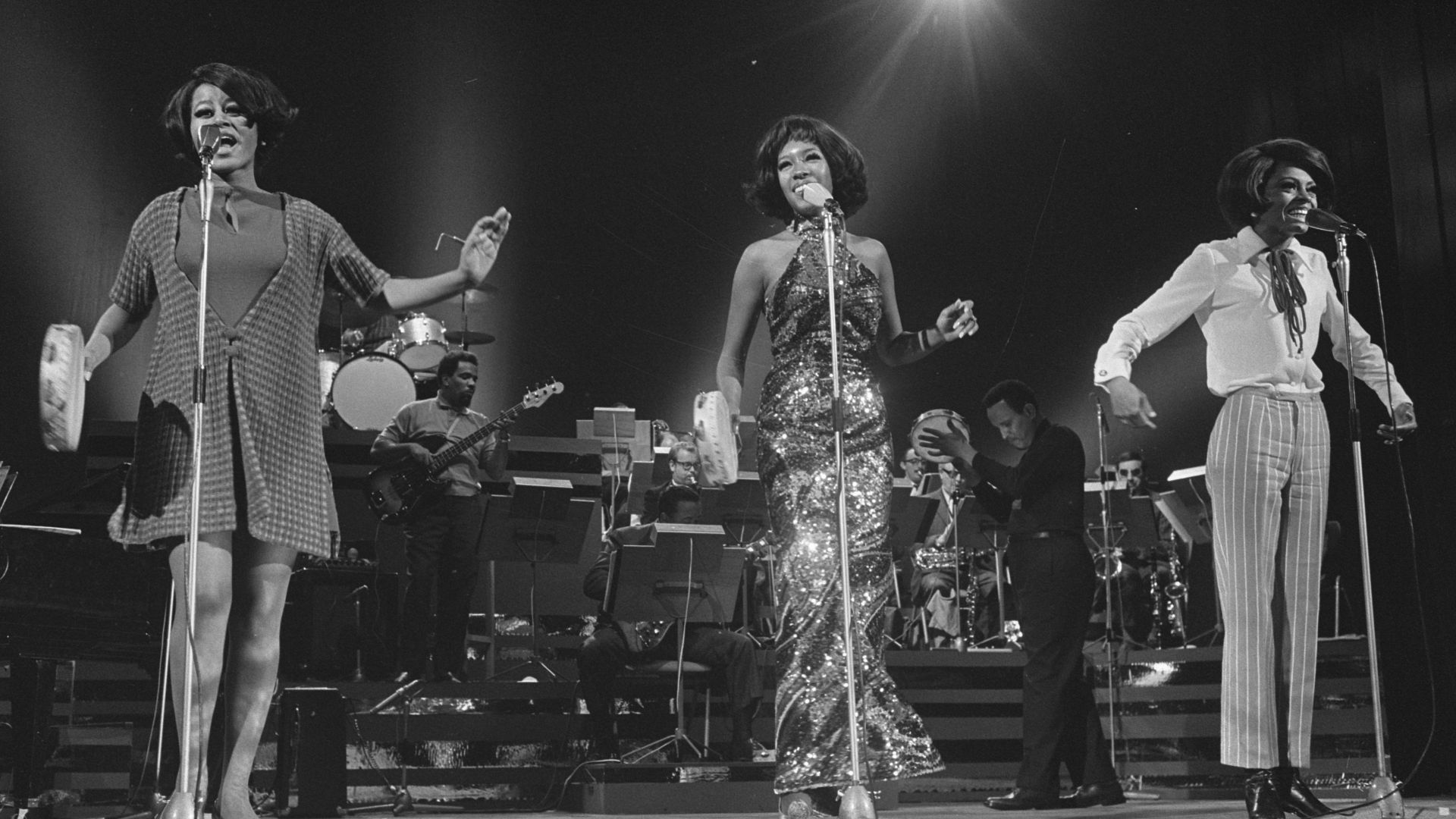 Collectie / Archief : Fotocollectie Anefo
Reportage / Serie : [ onbekend ]
Beschrijving : Diana Ross en The Supremes tijdens opname in RAI voor AVRO-TV
Datum : 16 januari 1968
Persoonsnaam : Diana Ross
Instellingsnaam : Supremes, The
Fotograaf : Koch, Eri