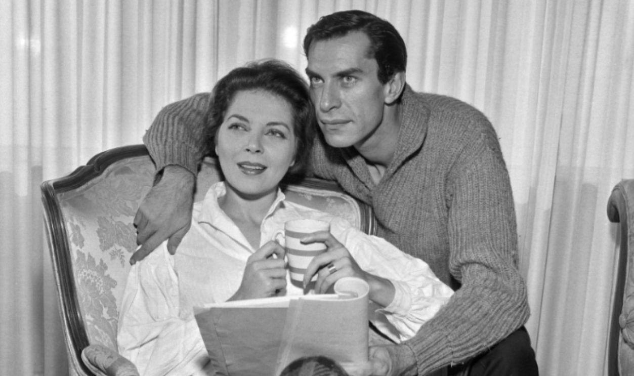 LOS ANGELES - NOVEMBER 13: CBS television actors and married couple Martin Landau and Barbara Bain. November 13, 1959. Los Angeles, CA.