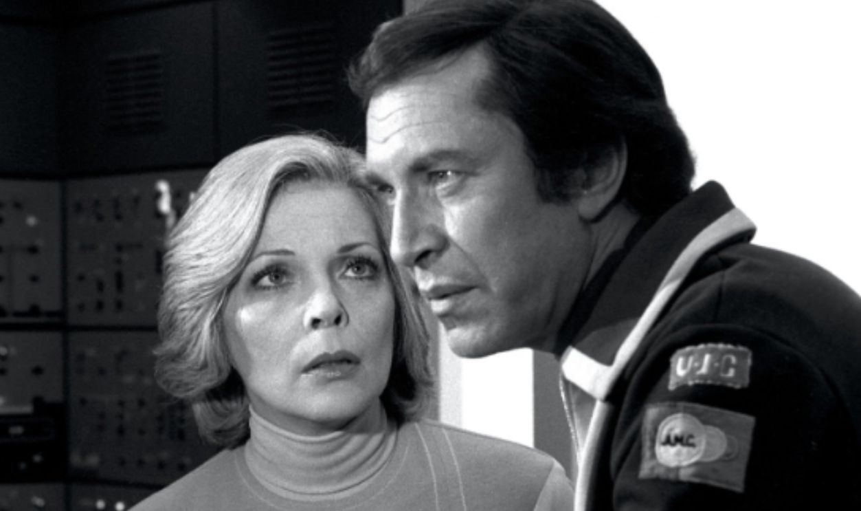 Barbara Bain as Dr Helena Russell and Martin Landau (1928-2012) as Commander John Koenig in The Taybor episode of Space 1999, London, June 1976.