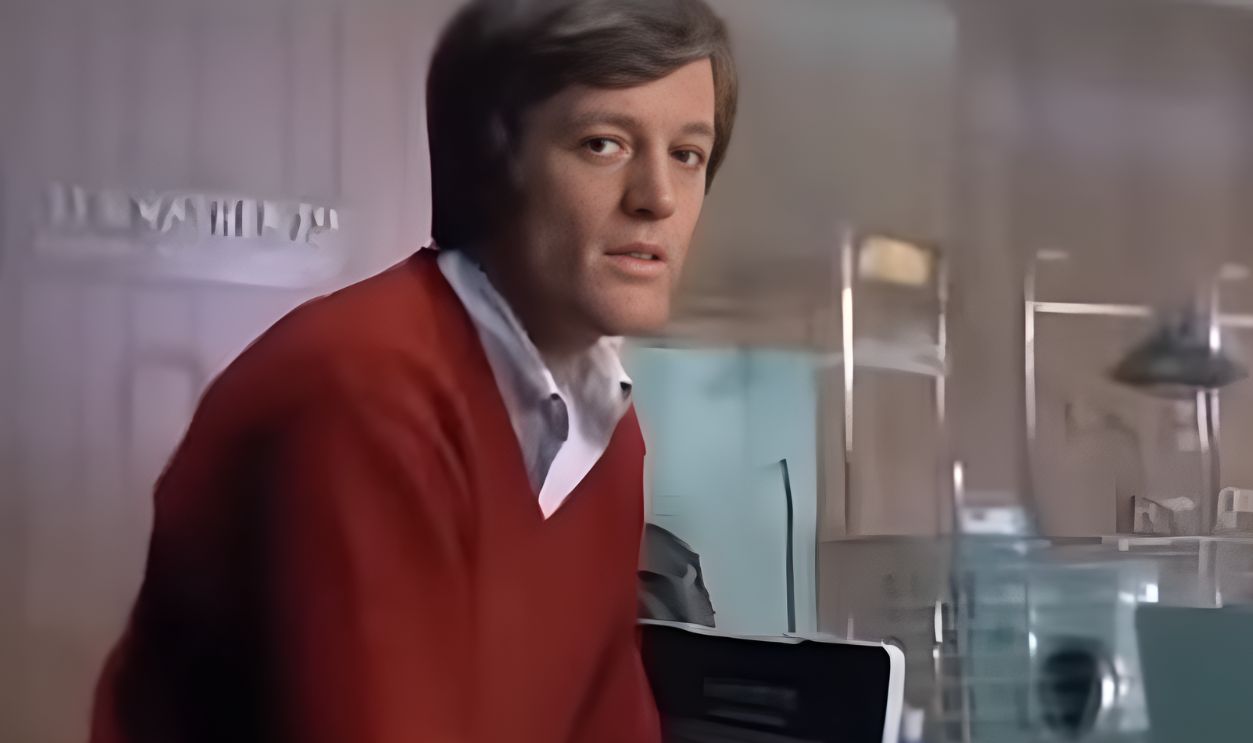 Screenshot from 98.6 (1966)