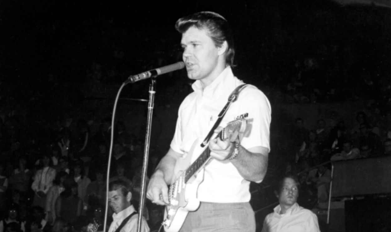 1965: Singer Glen Campbell of the rock and roll band 