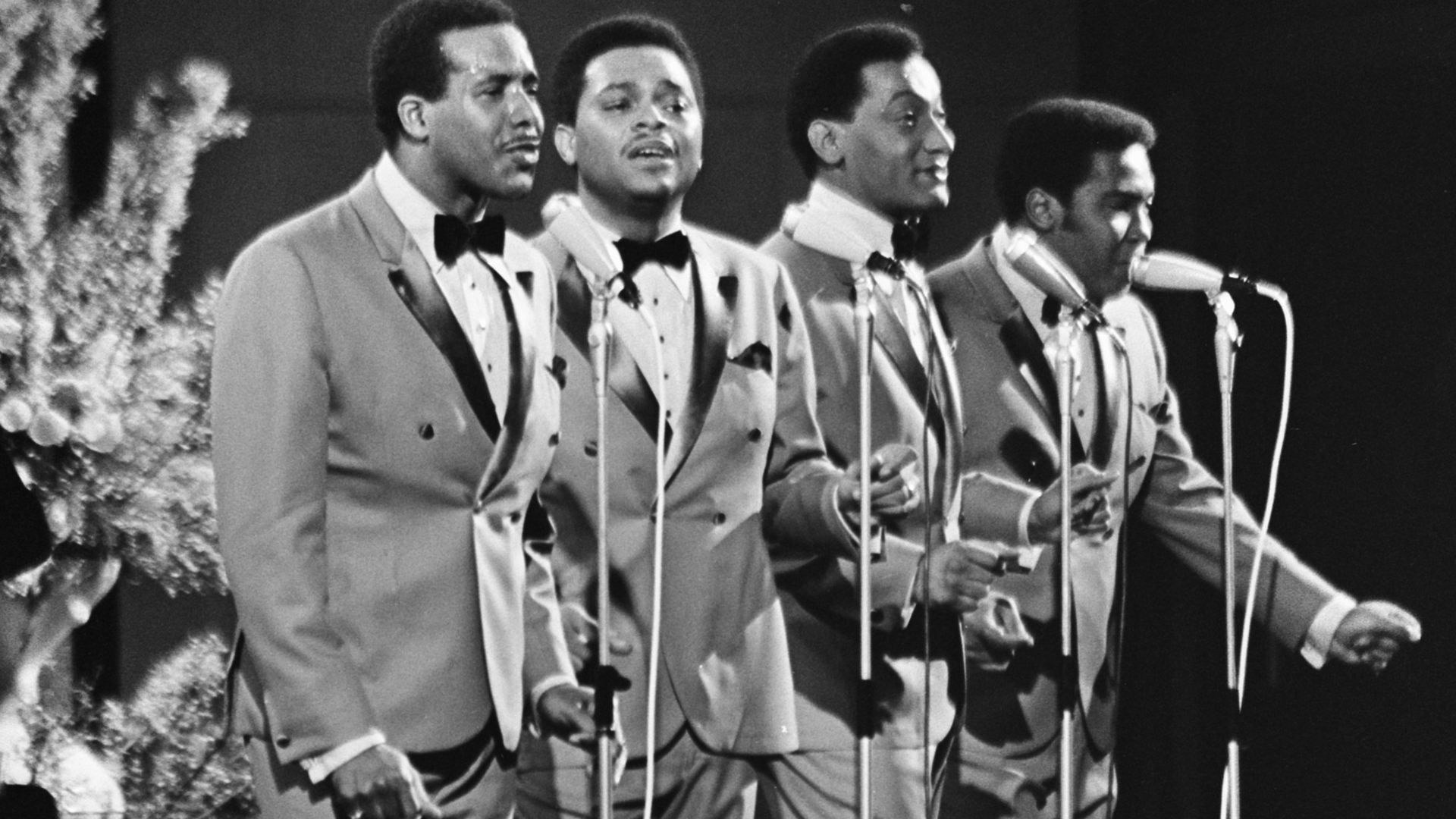Collectie / Archief : Fotocollectie Anefo
Reportage / Serie : [ onbekend ]
Beschrijving : Grand Gala du Disque . The Four Tops
Datum : 8 maart 1968
Trefwoorden : zangers
Fotograaf : Kroon, Ron / Anefo
Auteursrechthebbende : Nationaal Archief 
Materiaalsoo