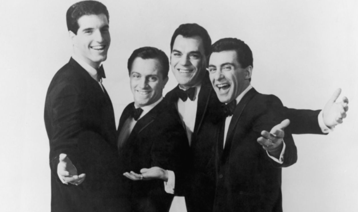 Italian-American vocal group The Four Seasons, circa 1963. Left to right: Bob Gaudio, Tommy DeVito, Nick Massi (1935 - 2000) and Frankie Valli. 