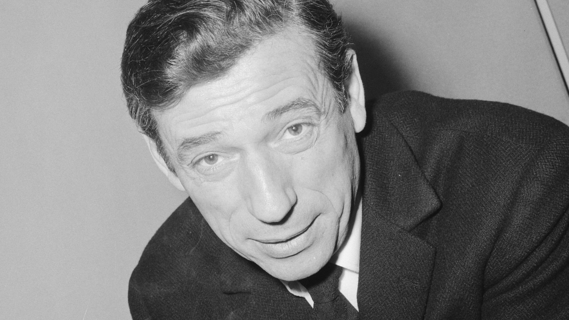 Collectie / Archief : Fotocollectie Anefo
Reportage / Serie : [ onbekend ]
Beschrijving : Yves Montand in ons land voor optreden in Koninklijke Schouwburg te Den Haag
Datum : 9 februari 1965
Locatie : Den Haag, Zuid-Holland
Trefwoorden : acteurs, filmster
