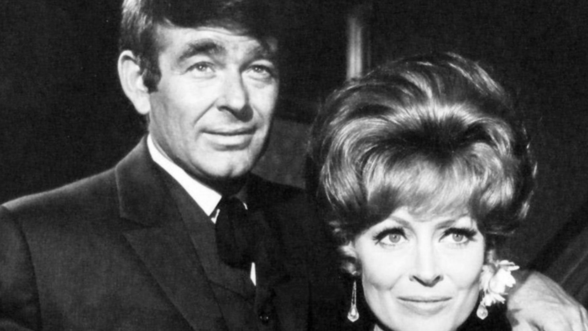 Photo of Stuart Whitman as Jim Crown and guest star Victoria Shaw (once Mrs. Roger Smith) from the television program Cimarron Strip.