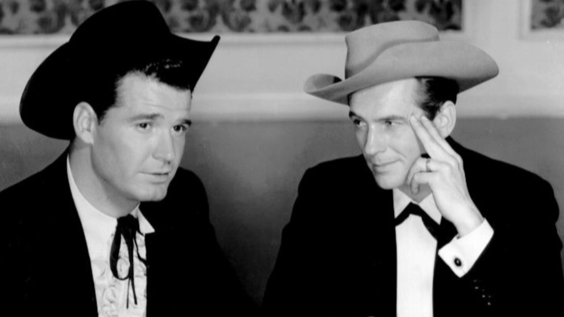 Photo of James Garner as Bret Maverick and Jack Kelly as Bart Maverick.  The episode, titled