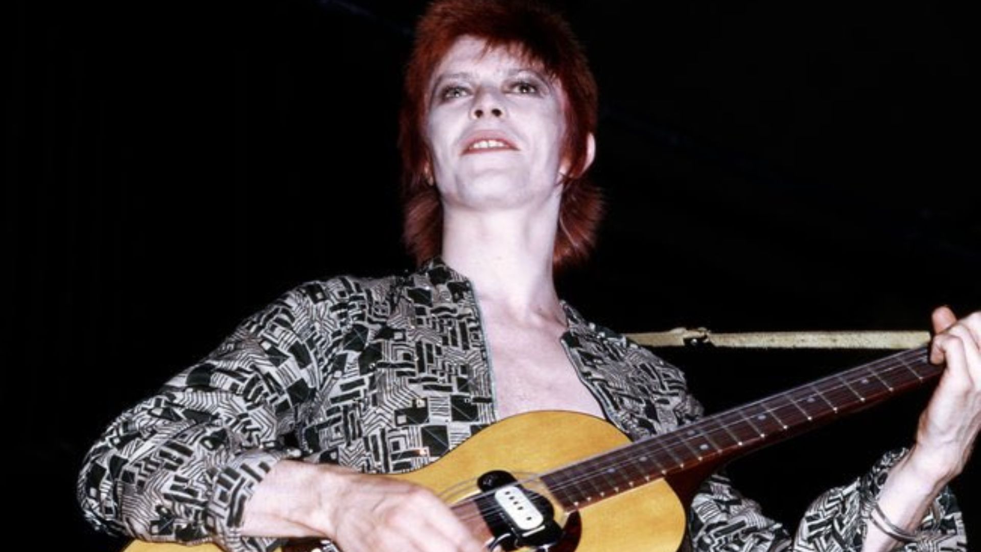 David Bowie - Newcastle upon Tyne - City Hall - 1972. Jumpsuit designed by Freddie Burretti.