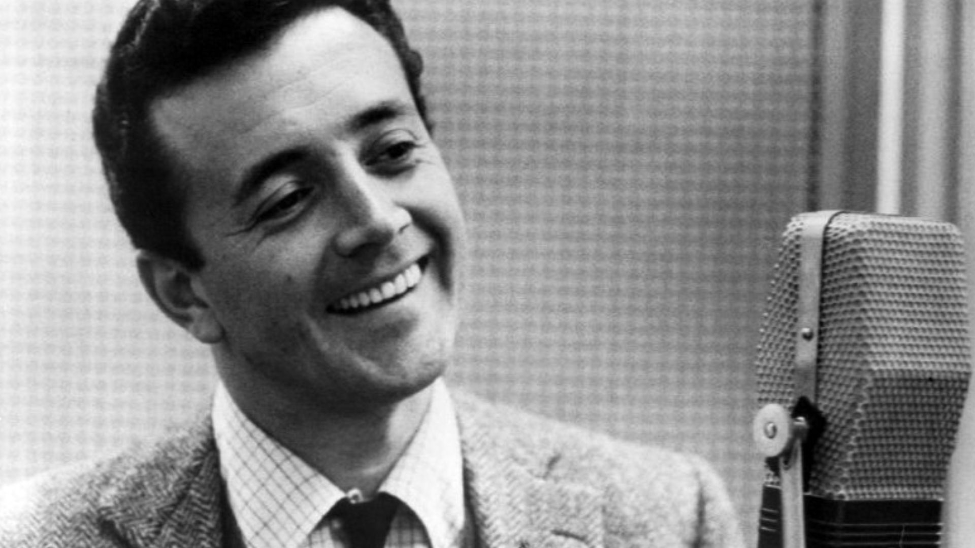 Publicity photo of singer Vic Damone.