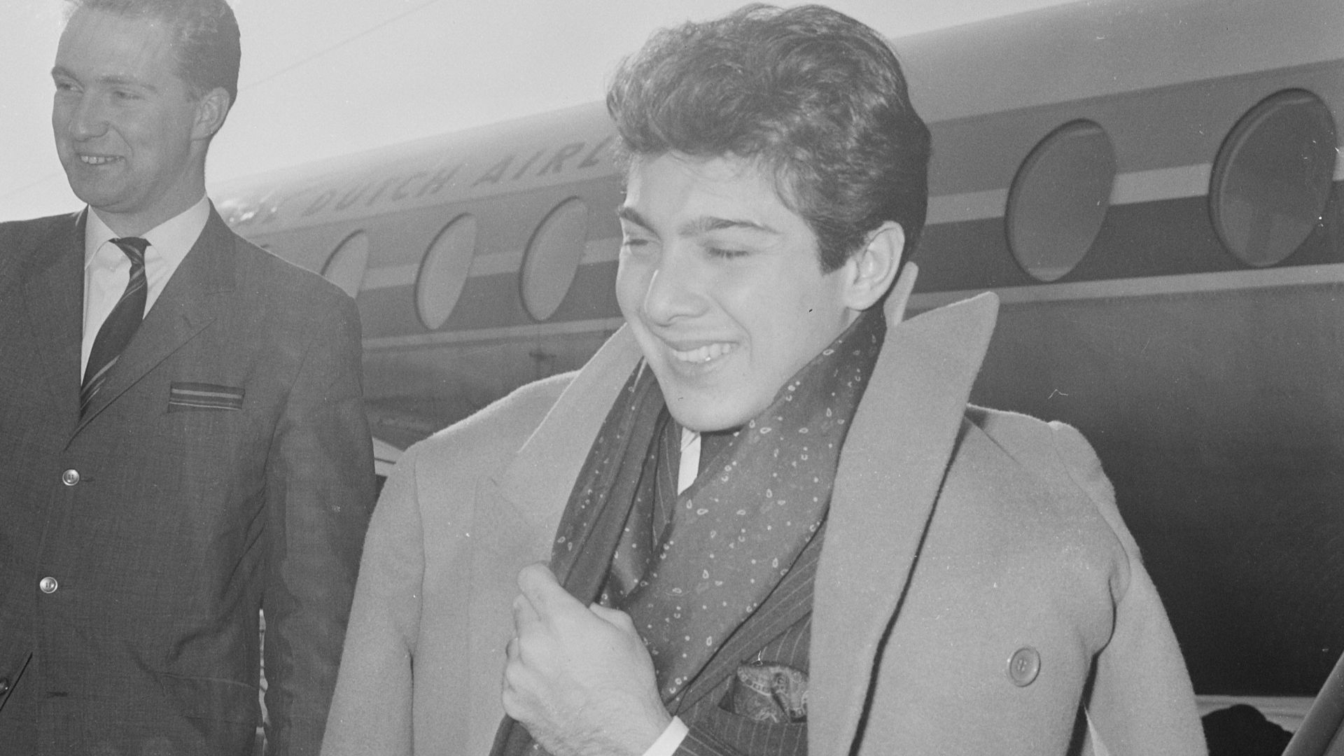 Collectie / Archief : Fotocollectie Anefo
Reportage / Serie : [ onbekend ]
Beschrijving : Amerikaanse zanger Paul Anka op doorreis op Schiphol, Paul Anka (kop)
Datum : 17 maart 1964
Trefwoorden : KOPPEN, zangers
Fotograaf : Pot, Harry / Anefo
Auteursrecht