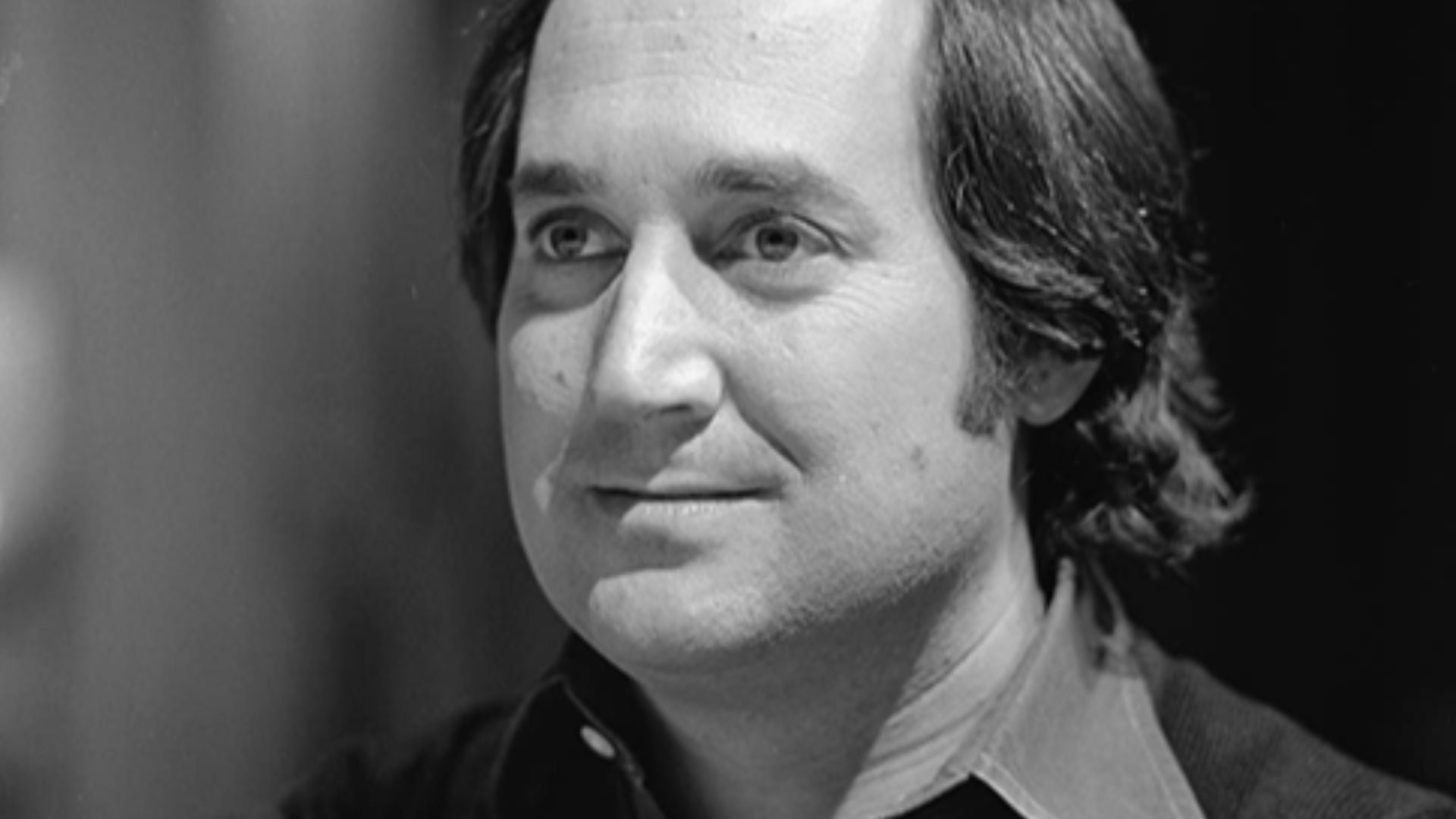 Neil Sedaka in AVRO's TopPop (Dutch television show) in 1974