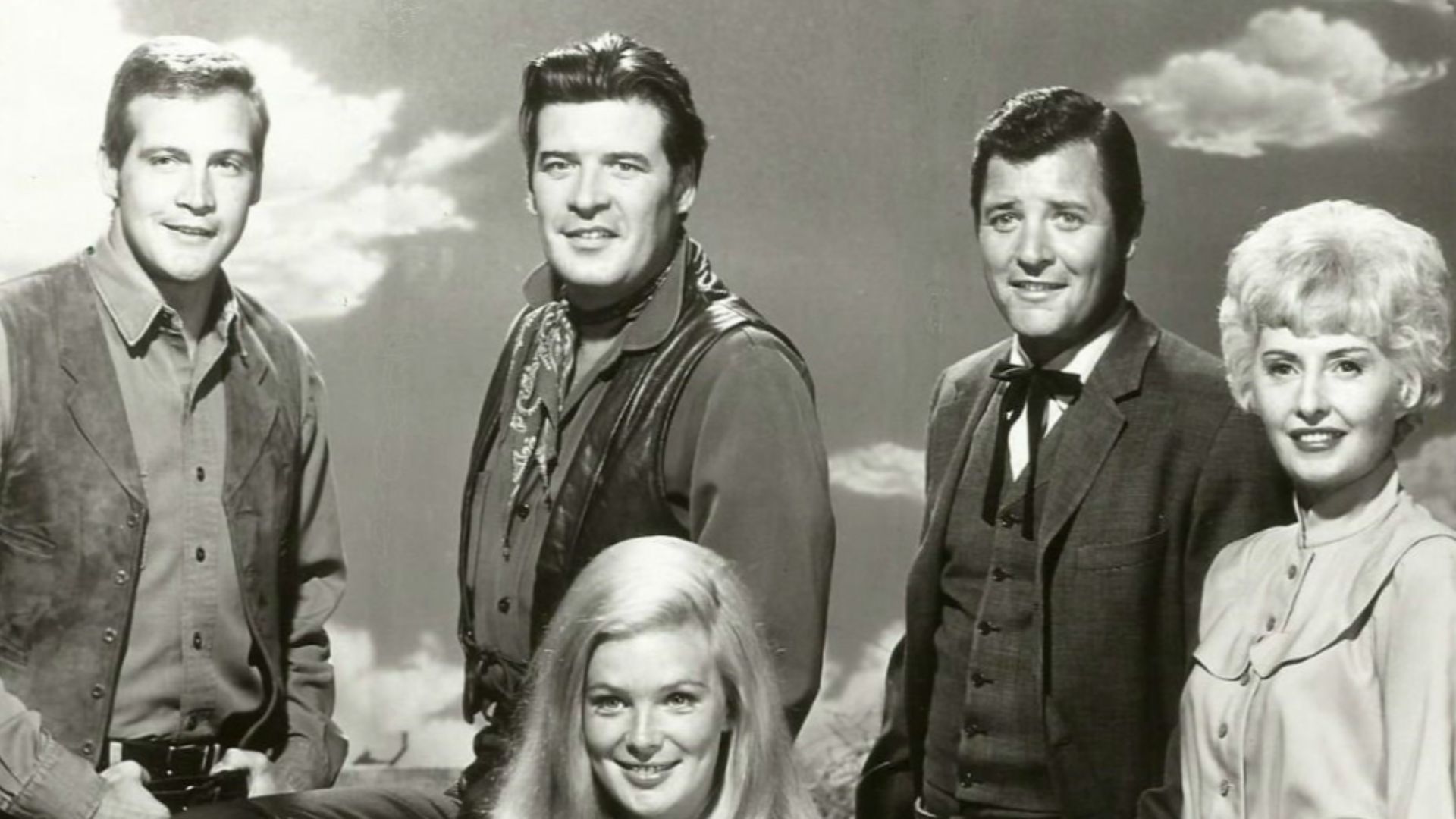 Photo of The Big Valley cast for 1967.  Clockwise, from back: Lee Majors, Peter Breck,Richard Long, Barbara Stanwyck and Linda Evans.