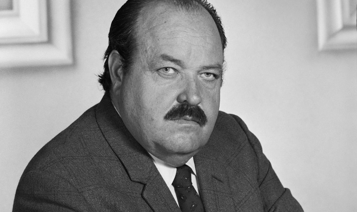 Promotional portriat of American actor William Conrad (1920 - 1994) (born William Cann), in costume as Frank Cannon, for the television show 'Cannon,' April 6, 1971.