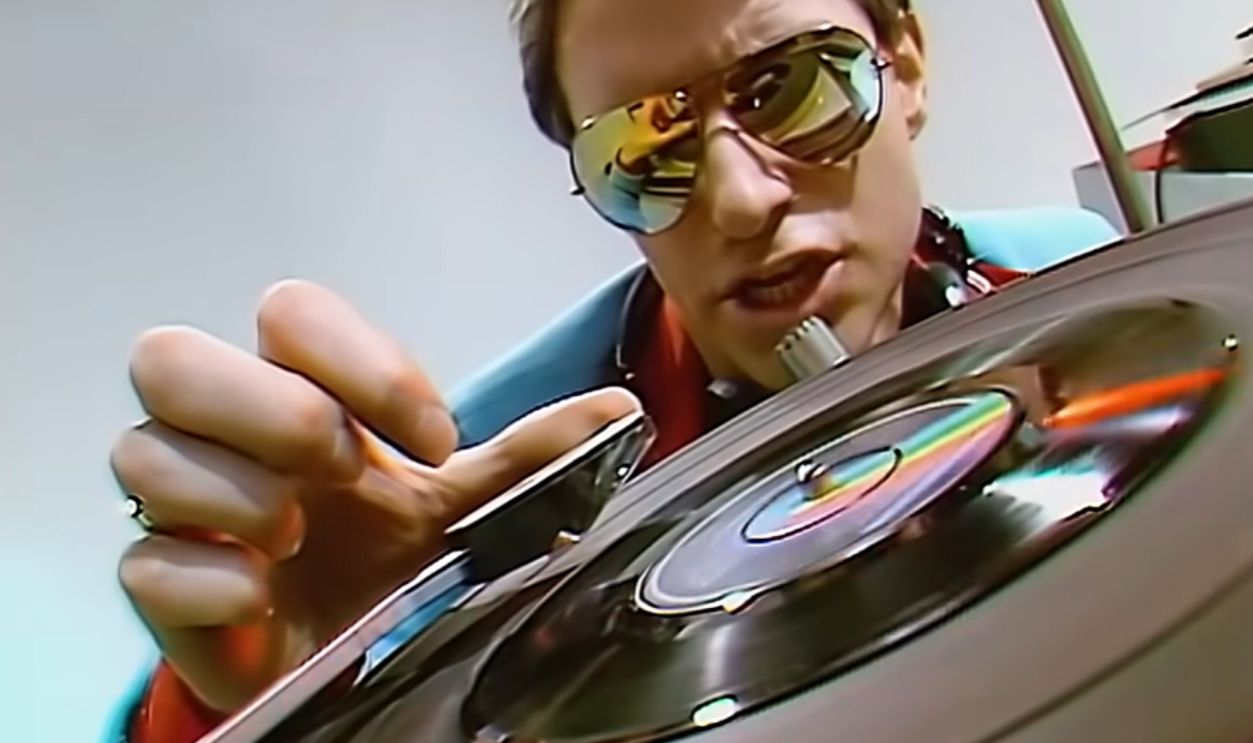Screenshot from Pop Muzik by M (1979) 