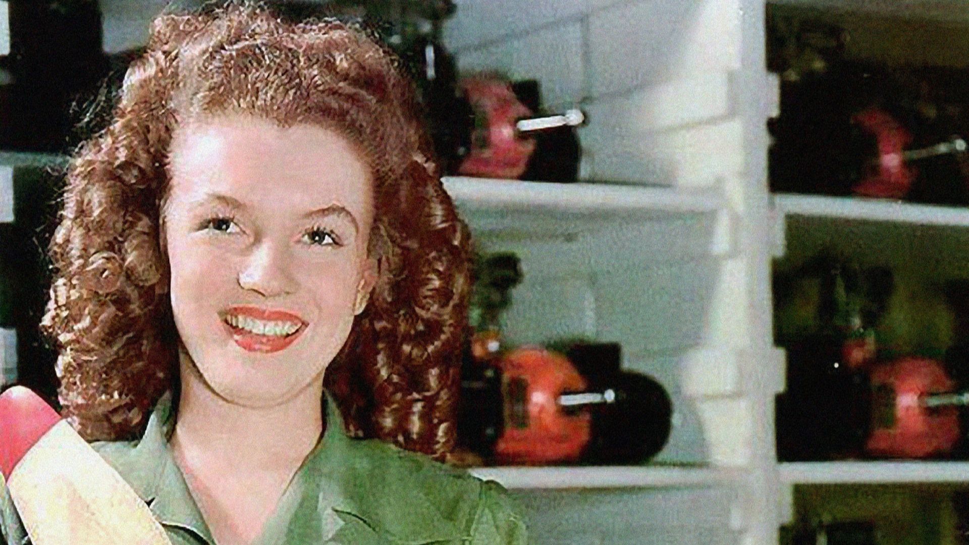 U.S. Army - June 26, 1945 Yank magazine photo (Kodachrome version) of Marilyn Monroe as Norma Jeane Dougherty

 
Probably the correct date of photo shooting is 1944.