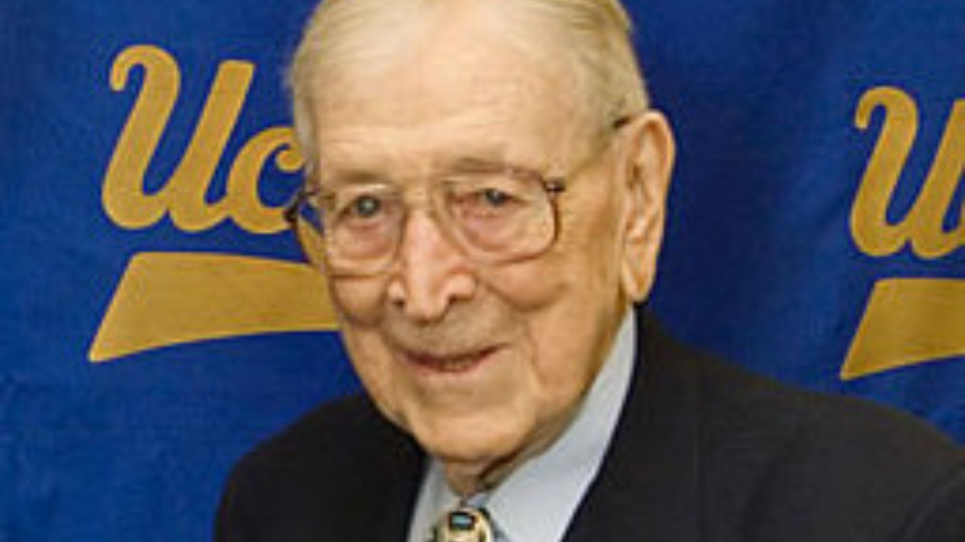 John Wooden at a ceremony on Oct. 14 2006, the coach’s 96th birthday, to rename the Reseda Post Office after the sports legend and long-time San Fernando Valley resident.
