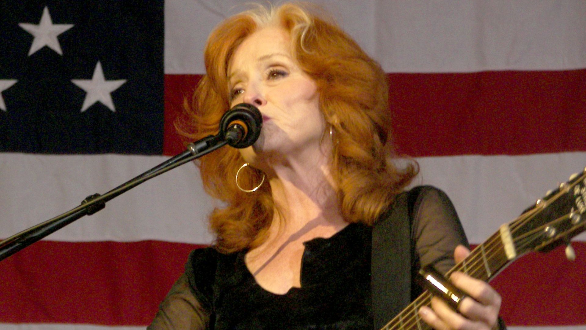 Bonnie Raitt singing for the John Edwards presidential campaingn