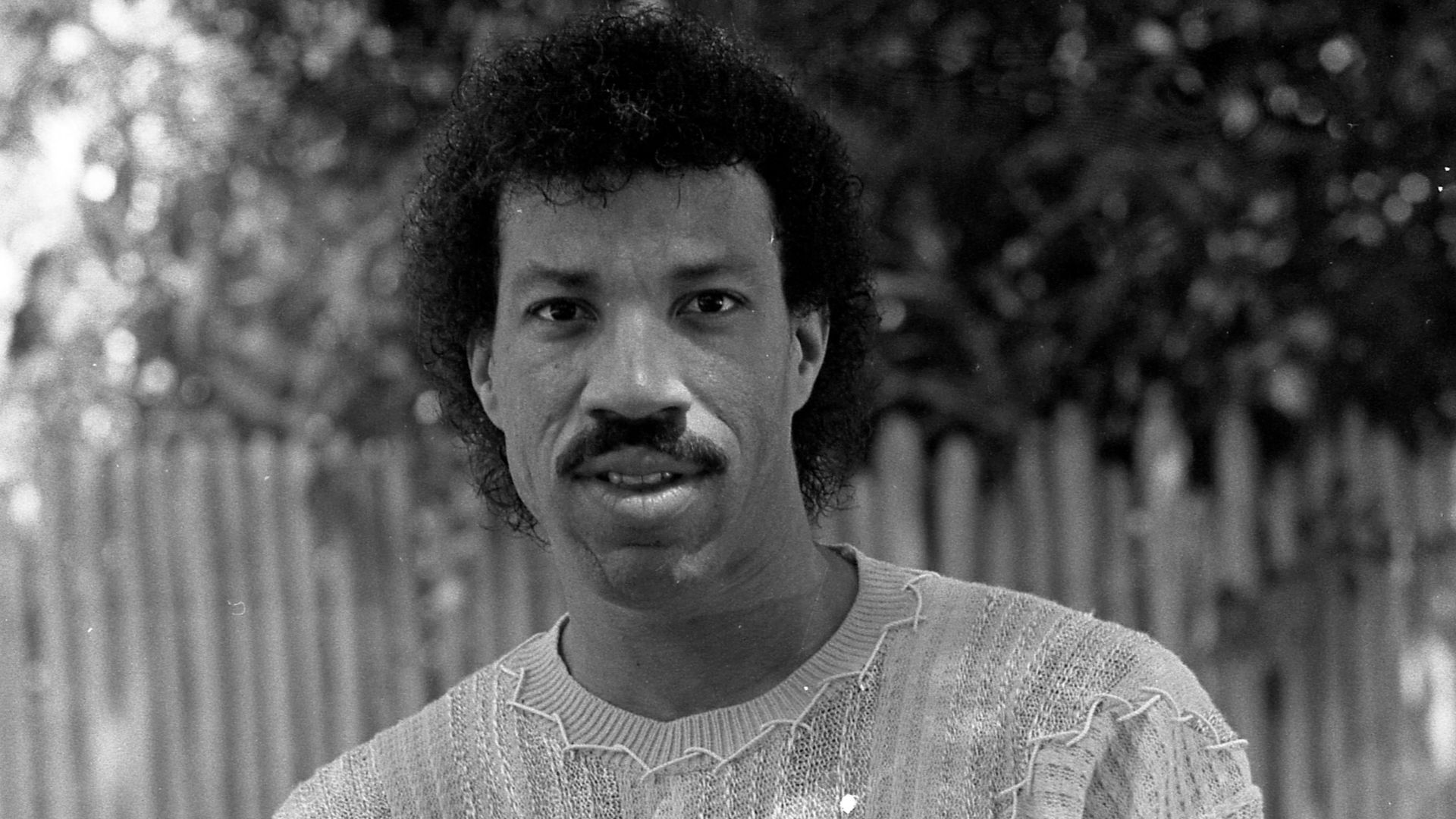 3/4 length portrait of singer Lionel Richie
