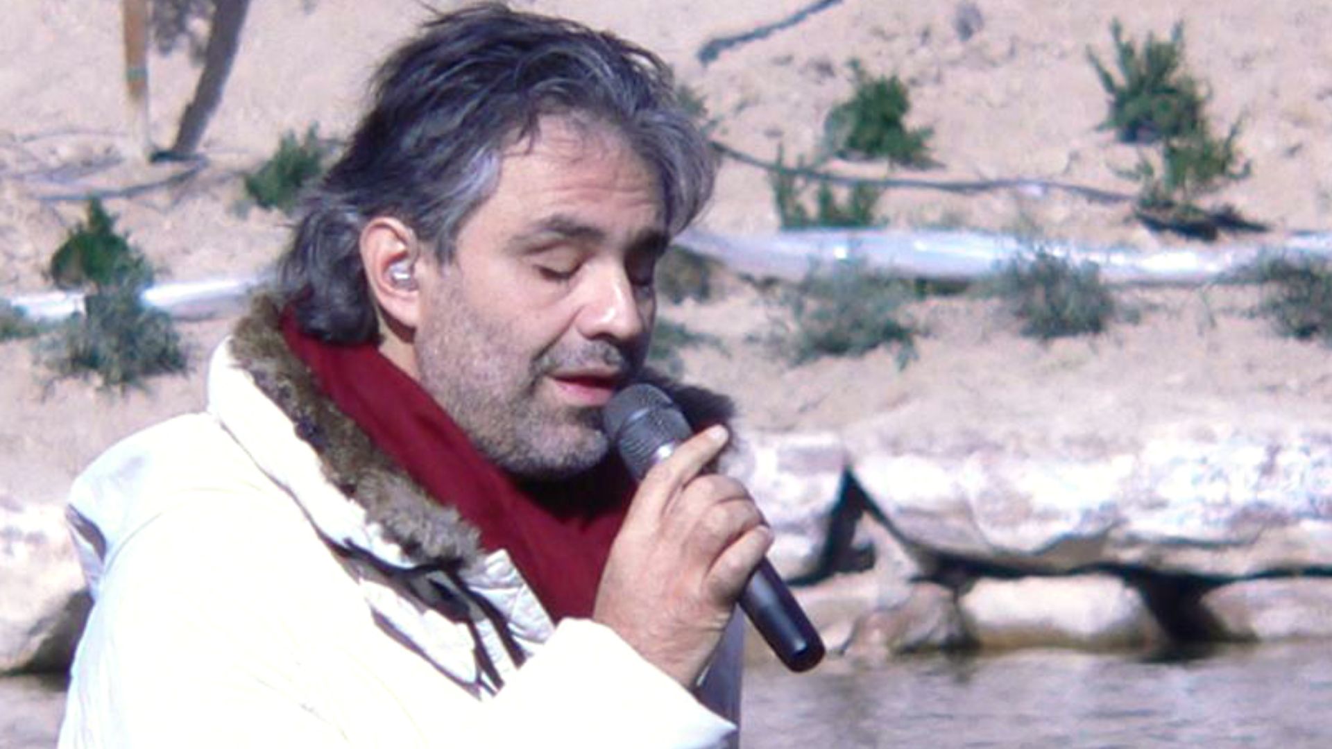 Bocelli rehearsing for his Under the Desert Sky concert in Lake Las Vegas, 2006