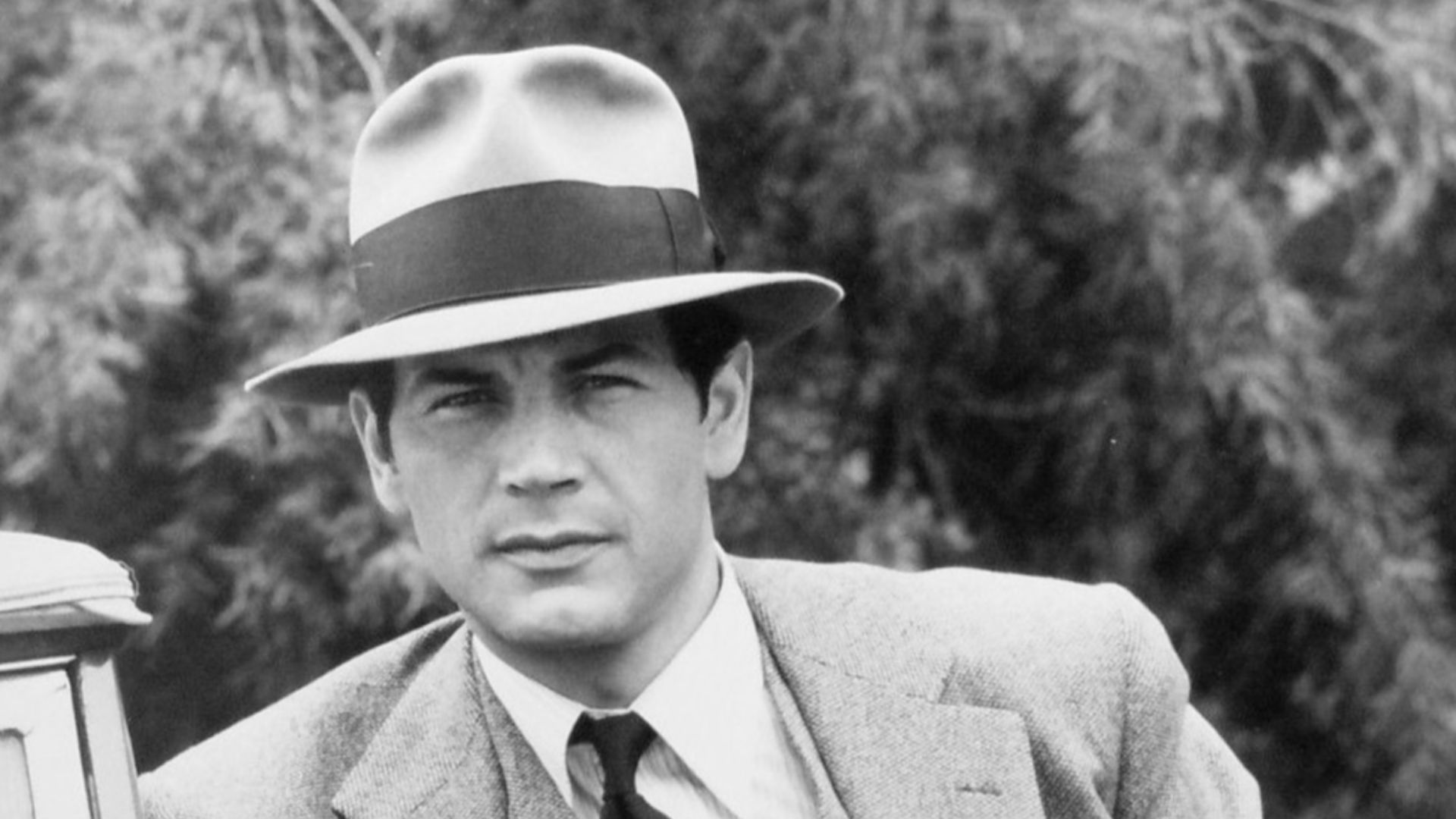 Photo of Robert Forster as the title character of the television program Banyon.