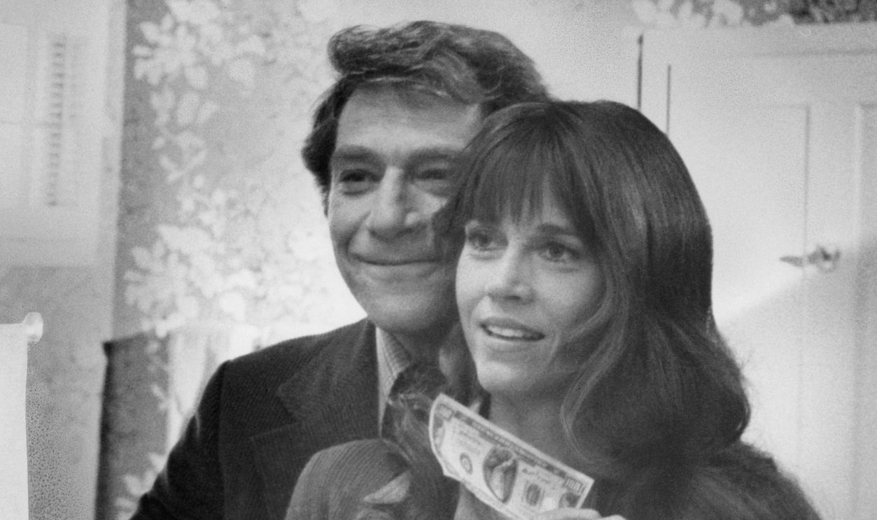 Getty Images - 129922361 - George Segal And Jane Fonda in a scene from the film in 1977.