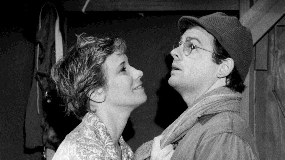 Gary Burghoff Pat Stevens Mash 1977