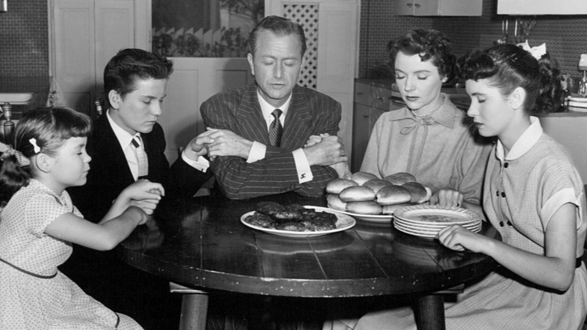 Photo of the Andersons at Thanksgiving from the television program Father Knows Best. Fro left-Lauren Chapin, Billy Gray, Robert Young, Jane Wyatt and Elinor Donahue.
