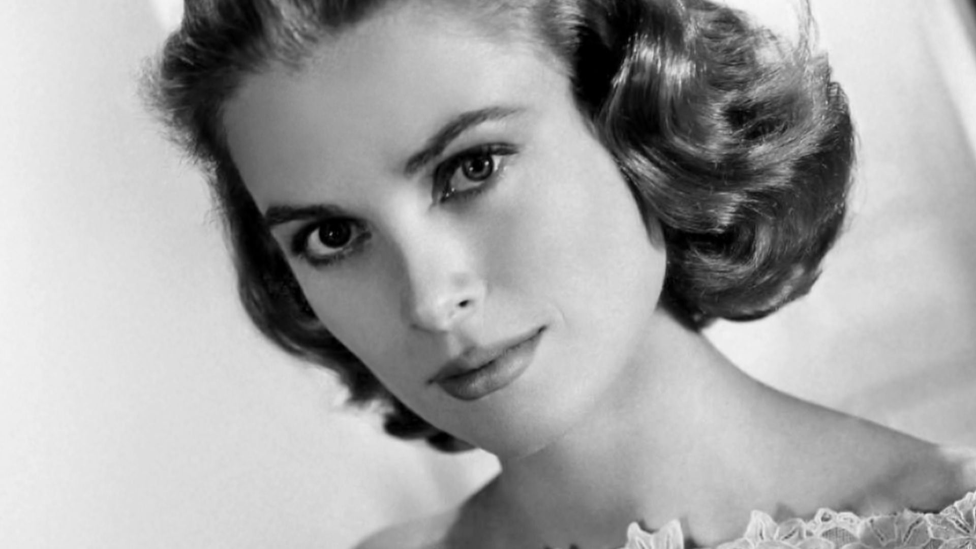 Photo of Grace Kelly.