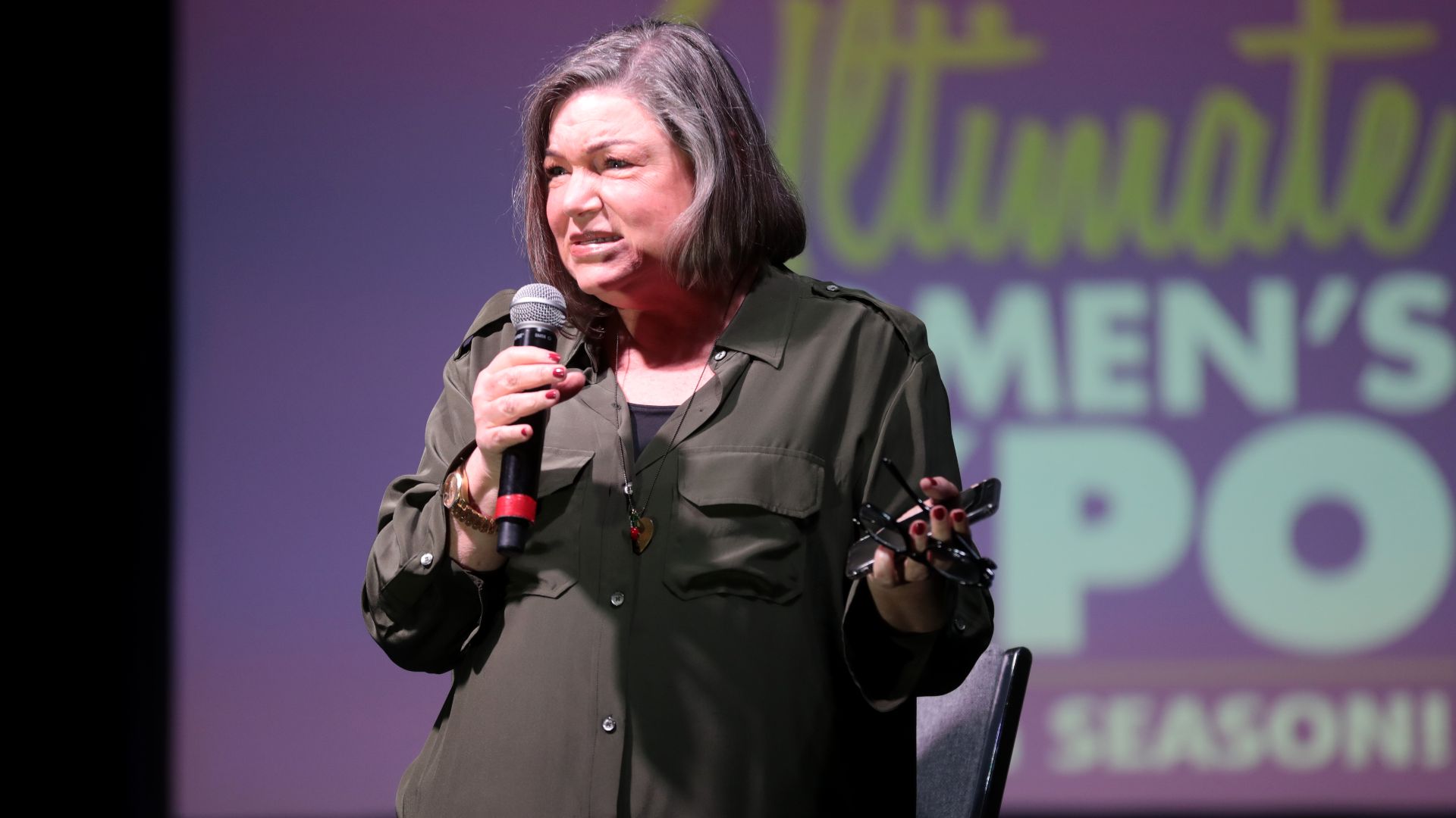 Mindy Cohn speaking with attendees at the 2019 Arizona Ultimate Women's Expo at the Phoenix Convention Center in Phoenix, Arizona.

Please attribute to Gage Skidmore if used elsewhere.