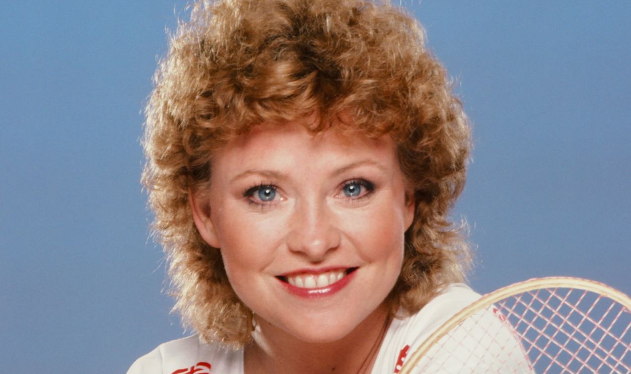 Lauren Tewes 480110382