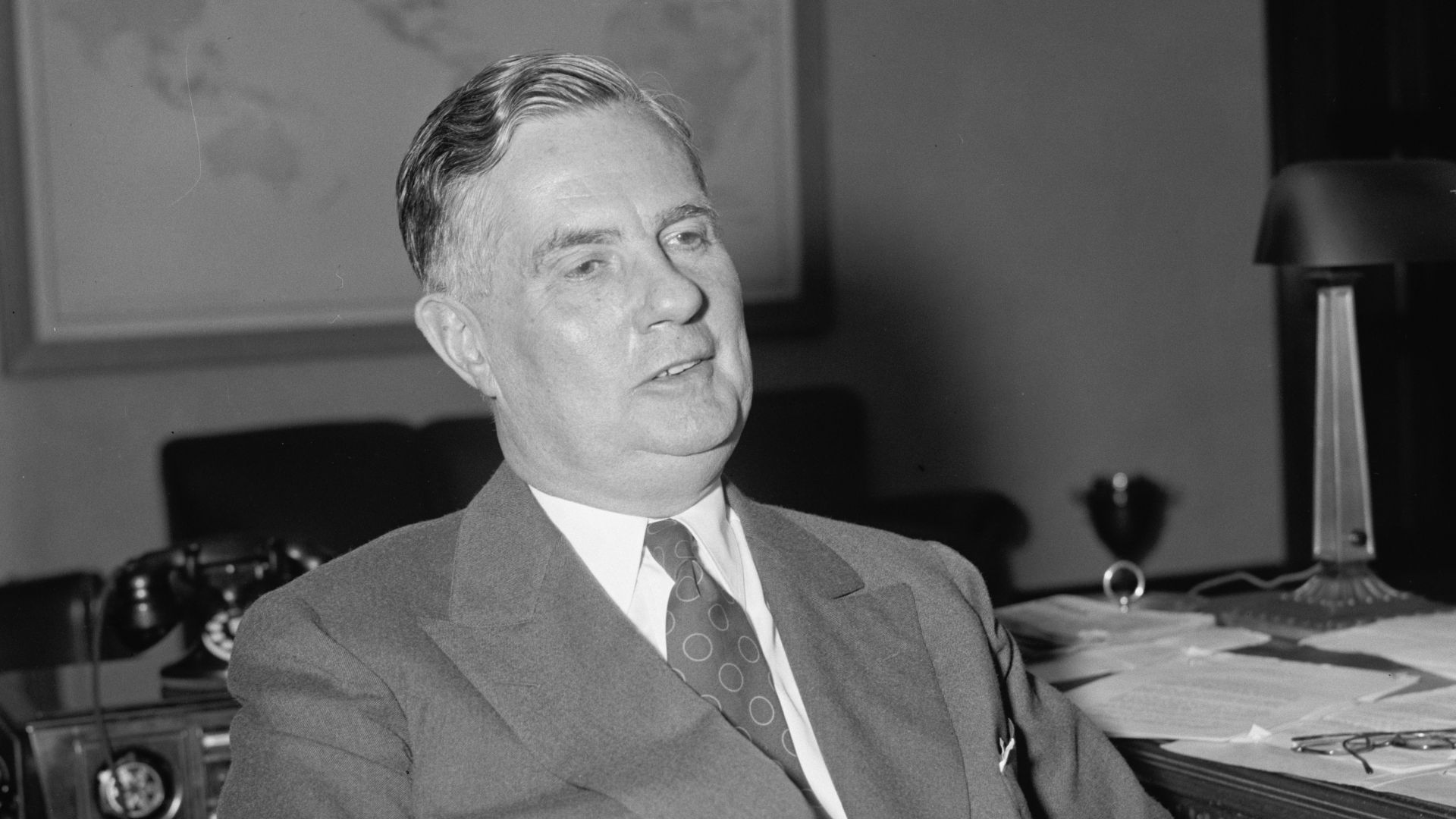 Title: Edward J. Noble, Commerce Secy. Harry Hopkins' newly appointed Exec. Secy.
Abstract/medium: 1 negative : glass ; 4 x 5 in. or smaller