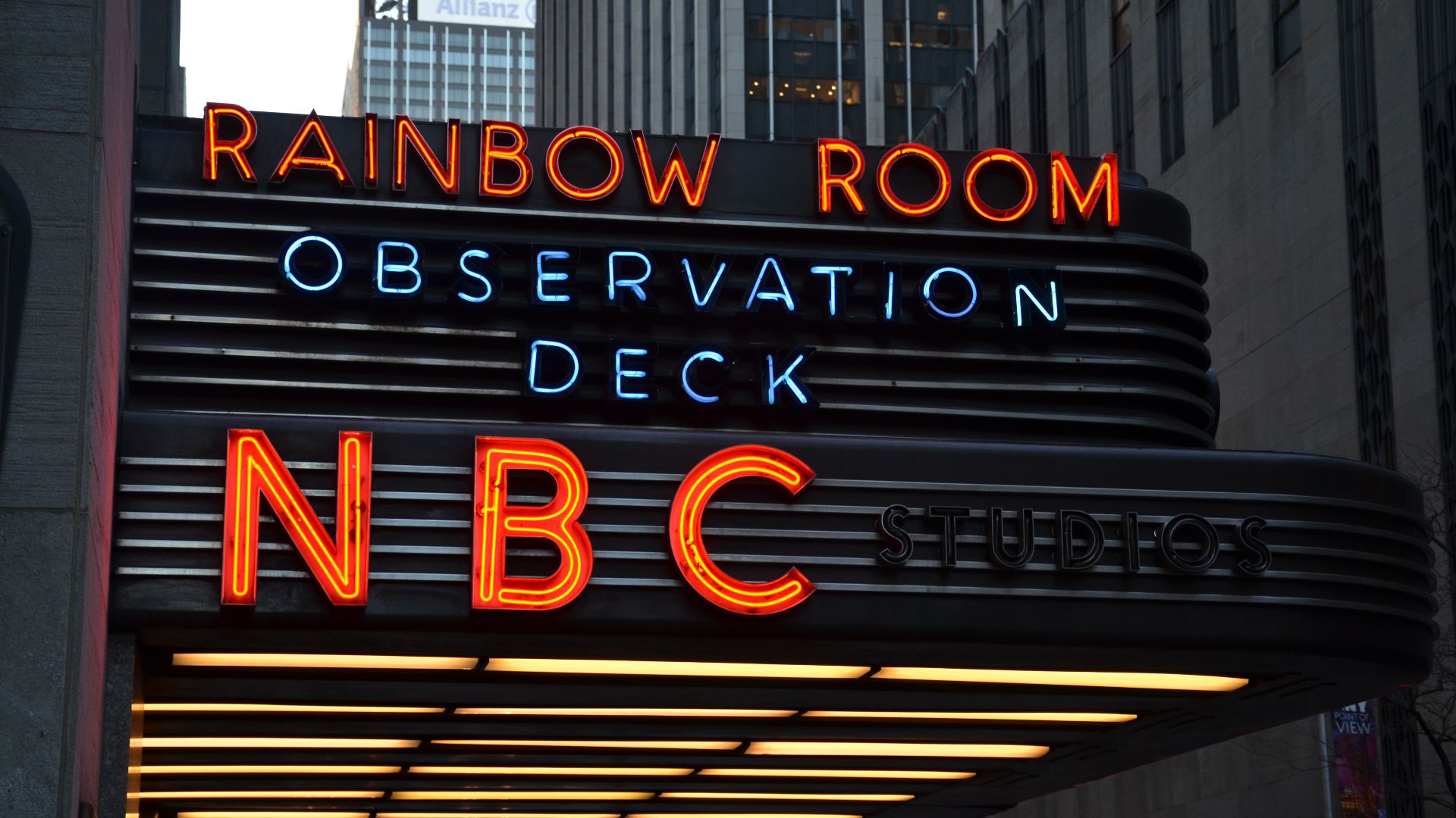 NBC Studios-logo op het Rockefeller Center.