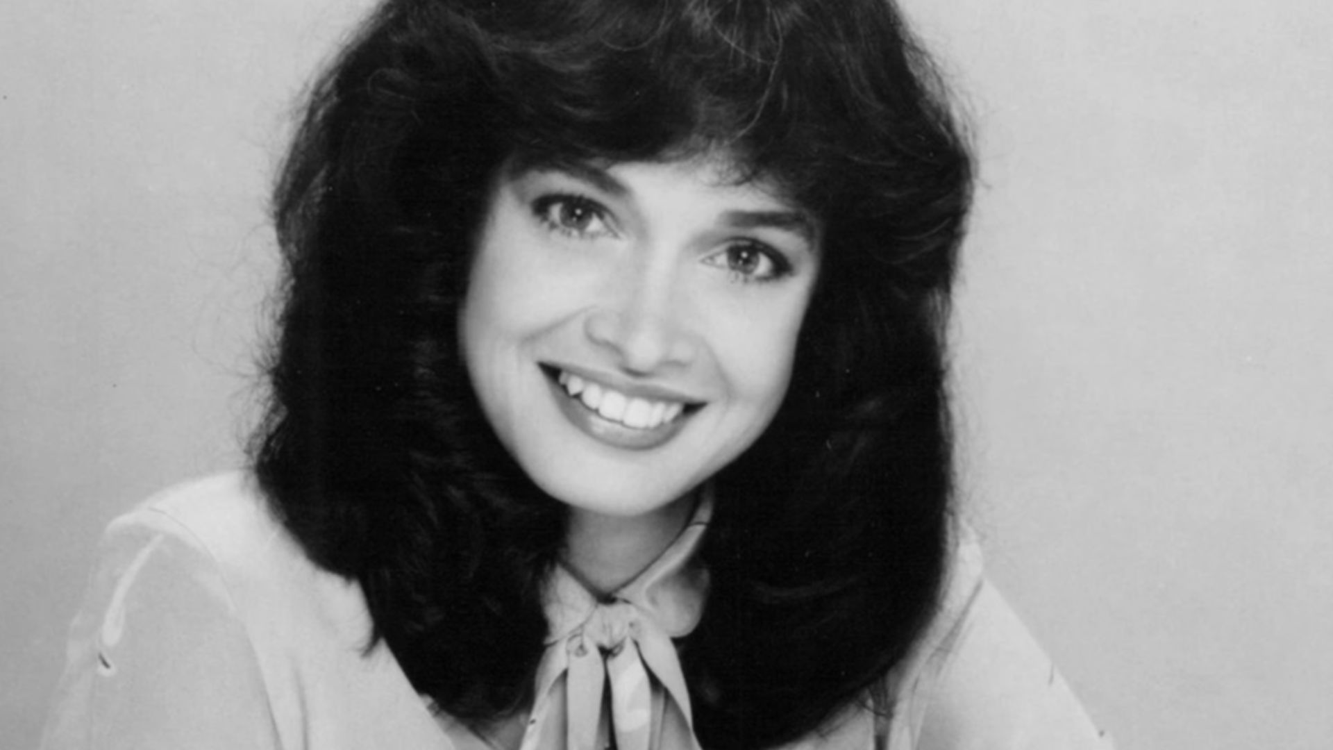 Deborah Van Valkenburgh stars as the beautiful young Jackie Rush in the ABC Television Network’s popular half-hour comedy series, Too Close for Comfort, which returns to the Network on TUESDAY, OCT. 13 (9:30-10:00 p.m., EDT), for its second season premier